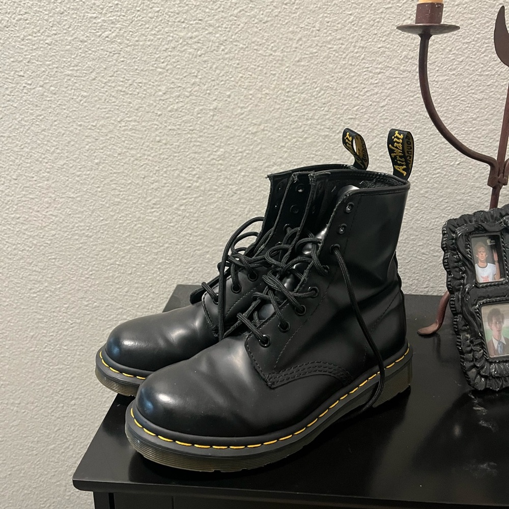 black dr. marten’s boots sz 8 | worn once